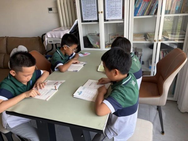 配资中国登录 点亮夏日时光! 稼轩小学开展暑期共同体实践活动